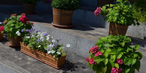 Jak vytvořit hranici s vlastními rukama v zemi z improvizovaných materiálů